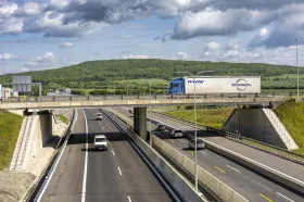 Řidičům začne plně sloužit nová okružní křižovatka na D10 u Kosmonos