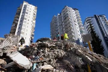 Češi pomáhají Turecku a Sýrii. Poslali už miliony korun