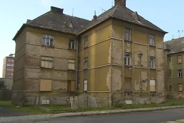 Krnov upustil od bourání domů ve vyloučené lokalitě. Upřednostní prodej a opravu