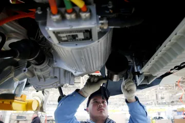 Prodej automobilů v Číně loni druhým rokem klesl 