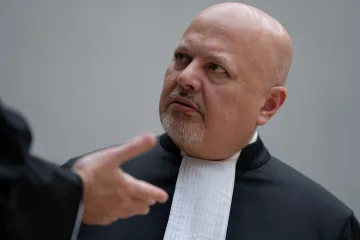 Prokurátor ICC Khan byl dočasně zbaven funkce kvůli obvinění ze sexuálního obtěžování