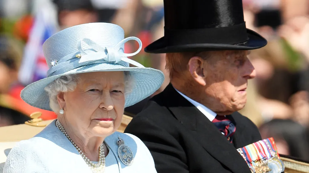 Alžběta II. a princ Philip během oficiálních oslav královniných narozenin
