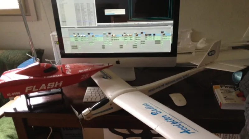 18. května jsem stříhal to, co jsem natočil v Americe, a mezitím jsem modelařil