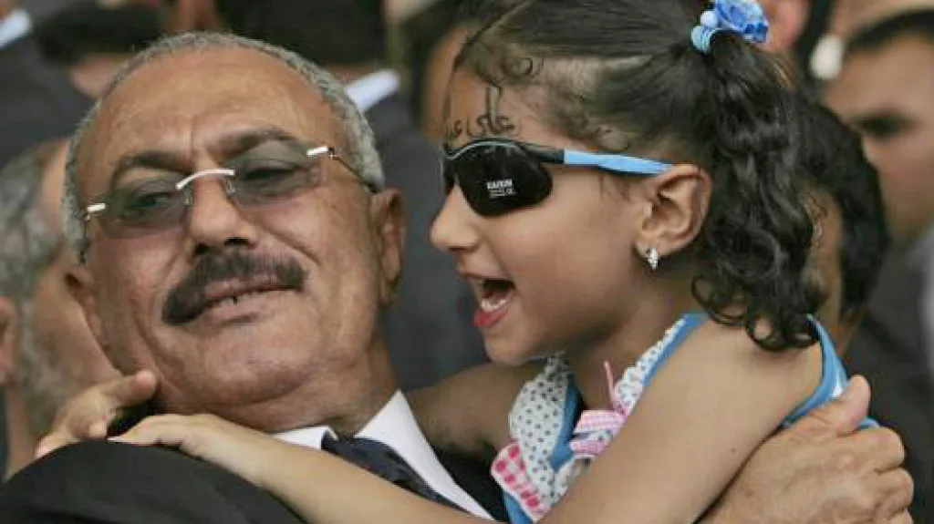 Jemenský prezident Sálih s malou stoupenkyní