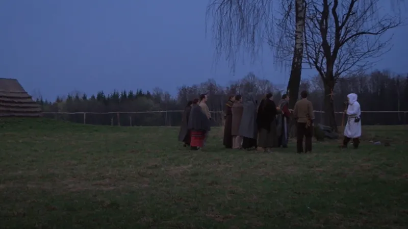 Archivní záběr – účastníci Beltainu se shromažďují v Nasavrkách