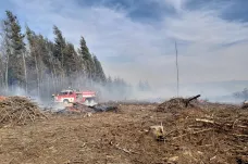 Rozsáhlý požár mýtiny na Vsetínsku je pod kontrolou. Práci hasičům komplikoval silný vítr