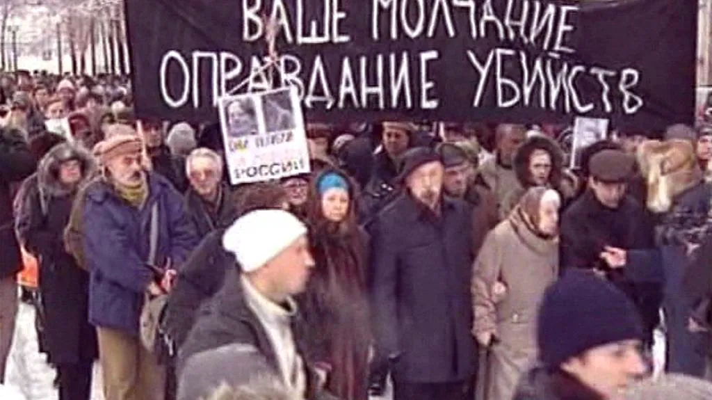 Demonstranti žádají vyšetření vražd Markelova a Baburovové