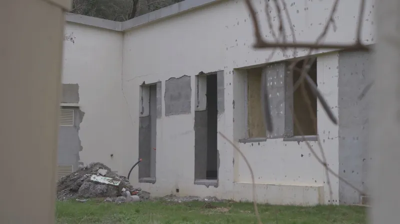 Stavba ubytovacího centra pro uprchlíky v Saint Brévin