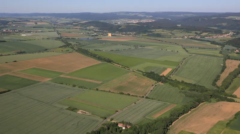 Dálniční násep v moravské krajině u Skalice nad Svitavou