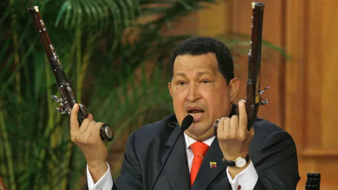 Hugo Chávez s Bolívarovými pistolemi