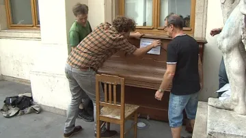První klavír přijel do Brna