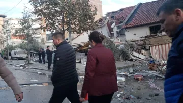 Zničené domy v Drači