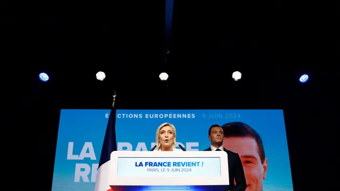Marine Le Penová a Jordan Bardella