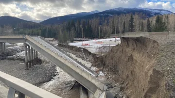 Kanadu a USA postihly kvůli silným dešťům rozsáhlé záplavy. Fotografie ukazují situaci v Britské Kolumbii a v americkém státě Washington