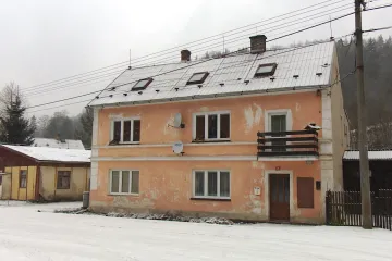 Konečně ve svém. Lidé v újezdech kupují domy zabavené v roce 1953 armádou