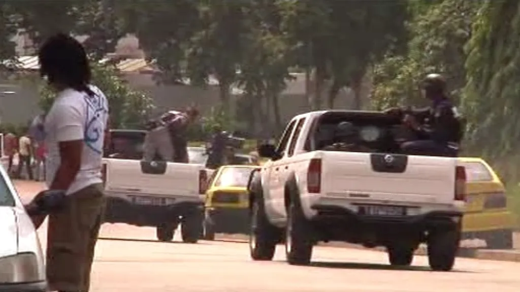 Vojáci v ulicích Abidžanu