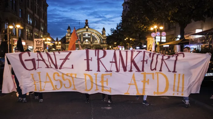 Proti výsledku AfD se protestovalo i ve Frankfurtu nad Mohanem