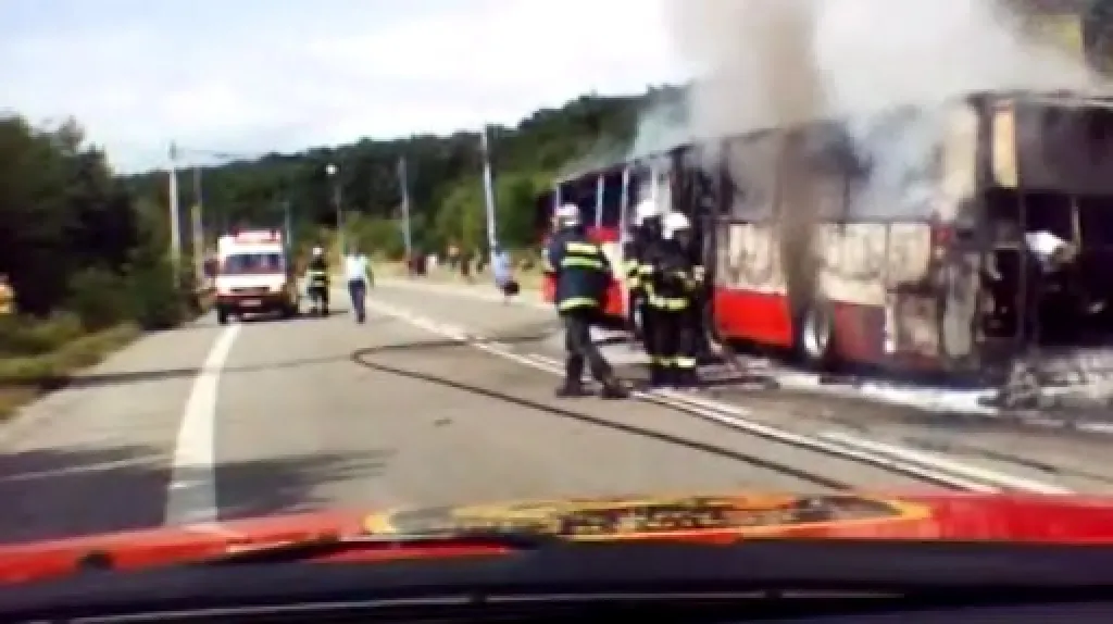 Hořící autobus