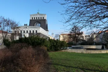 Co s uměleckým „balastem“ dob minulých?