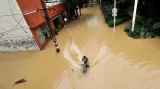 Silný déšť zaplavil ulice měst v jihovýchodní Číně