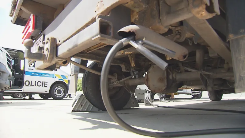 Přístroj na měření emisí v akci