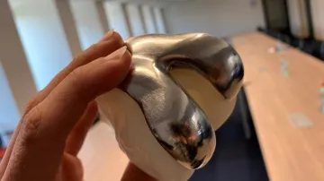 Nová kloubní náhrada