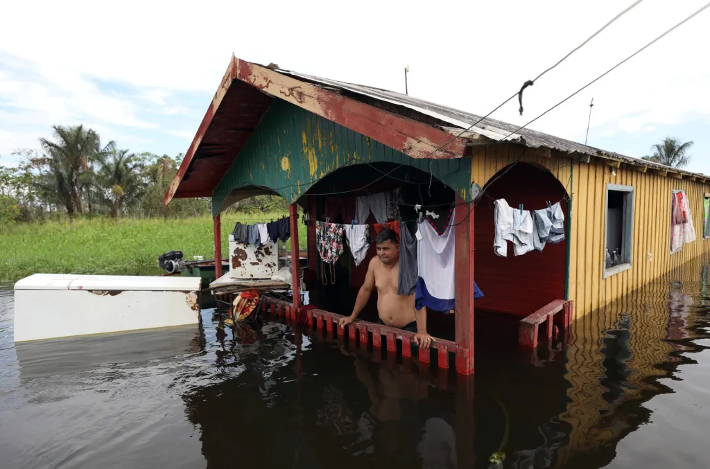 Koncem loňského roku se brazilské město Manaus stalo epicentrem pandemie. V současné době město prochází rozsáhlými záplavami
