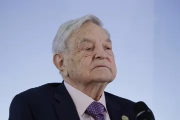 Sorosovi dali do schránky bombu. Nebyl doma