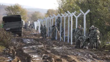 Stavba plotu mezi Makedonií a Řeckem