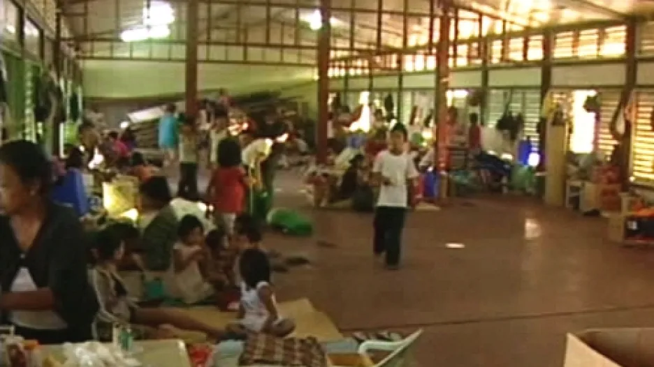 Evakuovaní lidé ohrožení sopkou Mayon