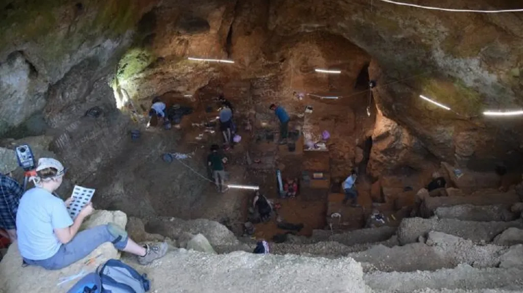 Výzkum jeskyně Picareiro