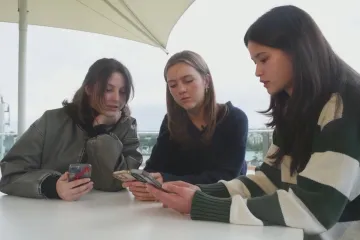 Chlapci v USA vytvořili pomocí AI nahé snímky spolužaček. Čelí stovkám obvinění