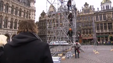Brusel chystá na Velkém náměstí instalaci kovového vánočního stromu