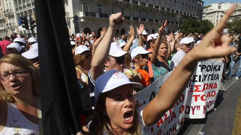 Demonstrace před řeckým parlamentem