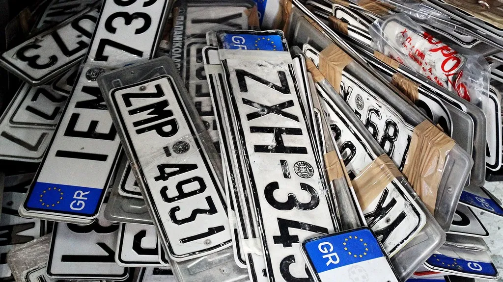 Řekové se hromadně zbavují svých automobilů