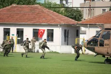 Během povstání měli za úkol zajmout Erdogana, teď je policie dopadla