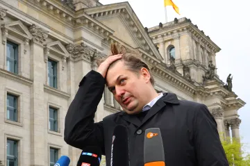 Krah i přes špionážní kauzu zůstává lídrem kandidátky AfD pro eurovolby