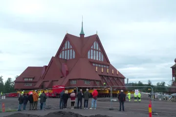 Ve Švédsku přesouvají kostel kvůli těžbě rudy