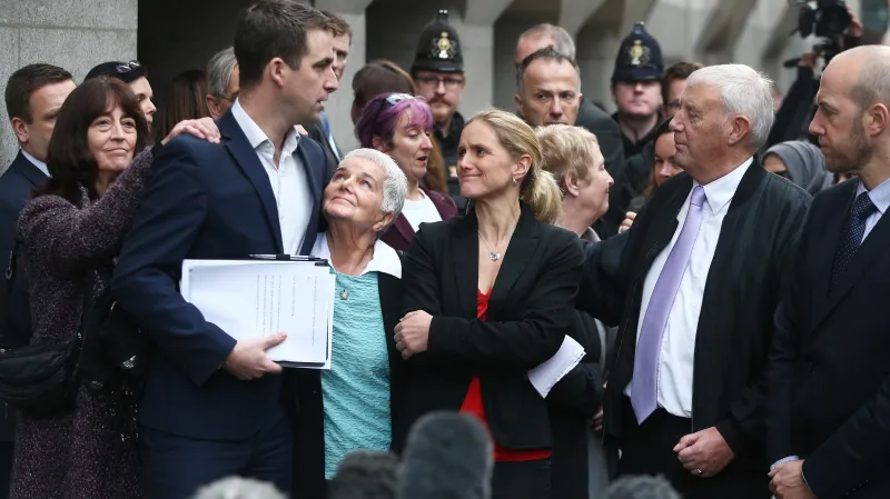 Příbuzní Coxové po vynesení rozsudku