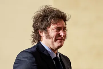 Milei dráždí Čínu a „osvobozuje“ ekonomiku pomocí dekretů. Reformy ale odmítl parlament a inflace sílí