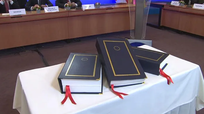 Ukrajina, Gruzie a Moldavsko podepsaly asociační dohodu s EU