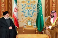 Írán na summitu ocenil aktivity Hamásu. V Londýně se konala další velká propalestinská demonstrace