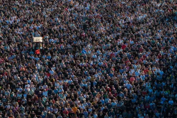 Desetitisíce Srbů uctily oběti tragédie v Novém Sadu