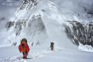 Mise dokončena. Na Everestu stojí nová automatická meteorologická stanice 
