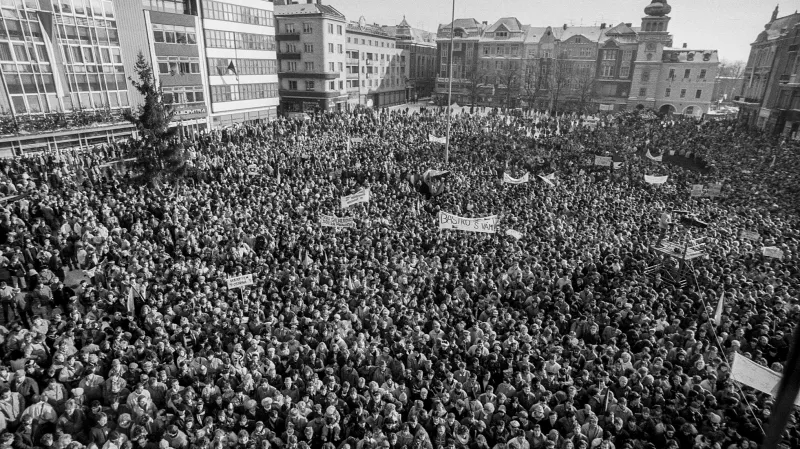 Sametová revoluce očima fotografů