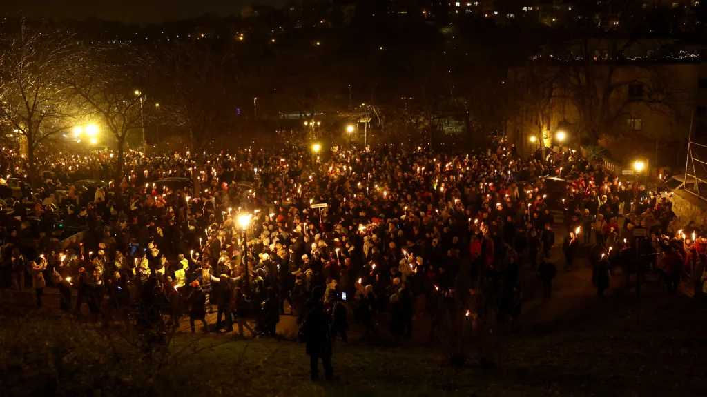 Protest v Budapešti kvůli případu zneužívání ve státním výchovném zařízení pro mladistvé (13. prosince 2025)