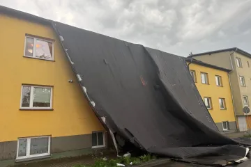 Ostravský domov pro seniory je po bouřce bez střechy