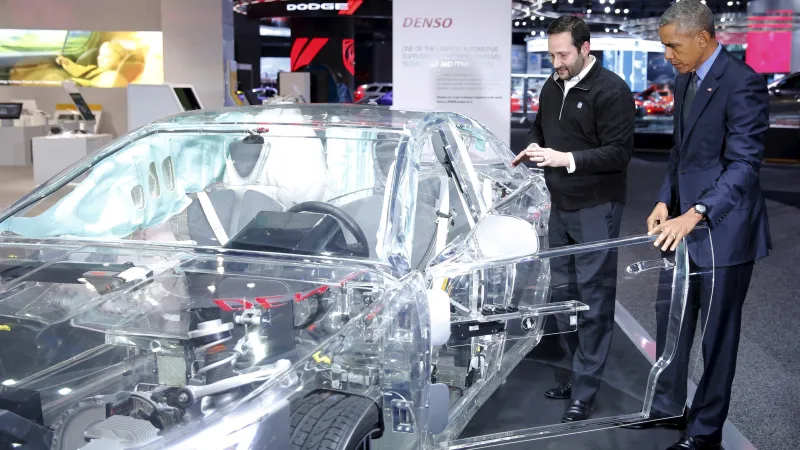 Barack Obama na autosalonu v Detroitu