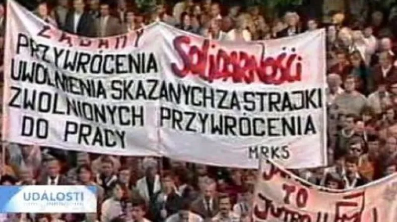 Premiér Tusk a prezident Komorowski byli vypískáni