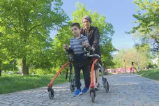 Topil se a skončil v kómatu. Nyní sedmiletý chlapec dělá pokroky